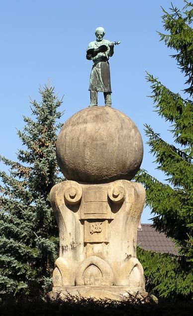 Socha houslaře